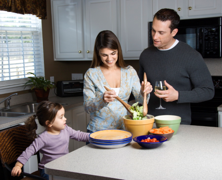 Take a “Dine In Day” With Your Family | Live Healthy Live Well